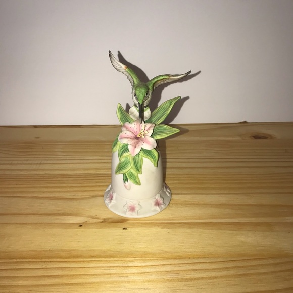 Porcelain humming bird bell - Picture 7 of 7